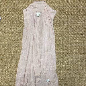 Sleeveless lightweight sweater